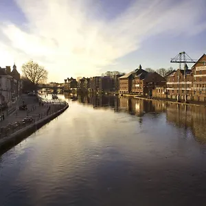https://pass-the-keys-stunning-modern-5-bed-town-house.yorkshirehotels.net