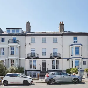 https://ocean-pearl-whitby.yorkshirehotels.net